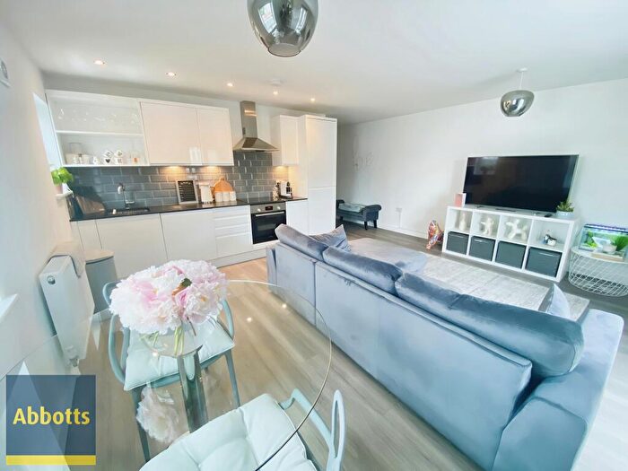 2 Bedroom Apartment To Rent In Lynmouth Avenue, Chelmsford, CM2