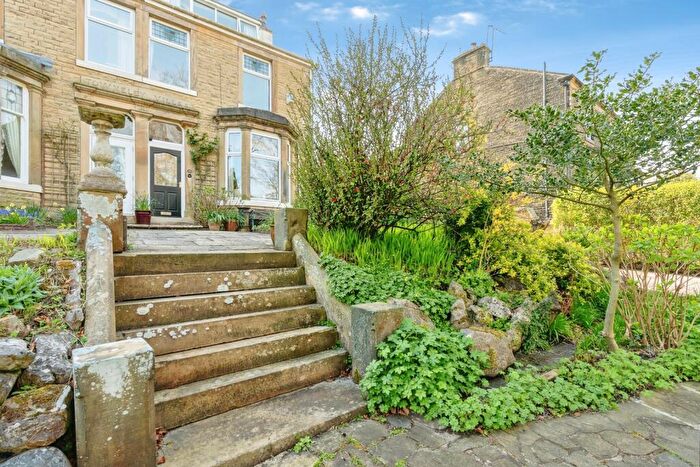 4 Bedroom Semi-Detached House For Sale In Brooklands Road, Burnley, Lancashire, BB11