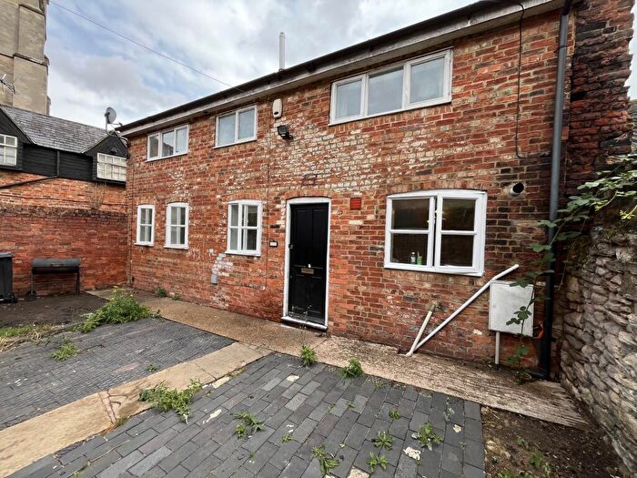 2 Bedroom Semi-Detached House To Rent In High Street, Newport Pagnell, Milton Keynes, MK16