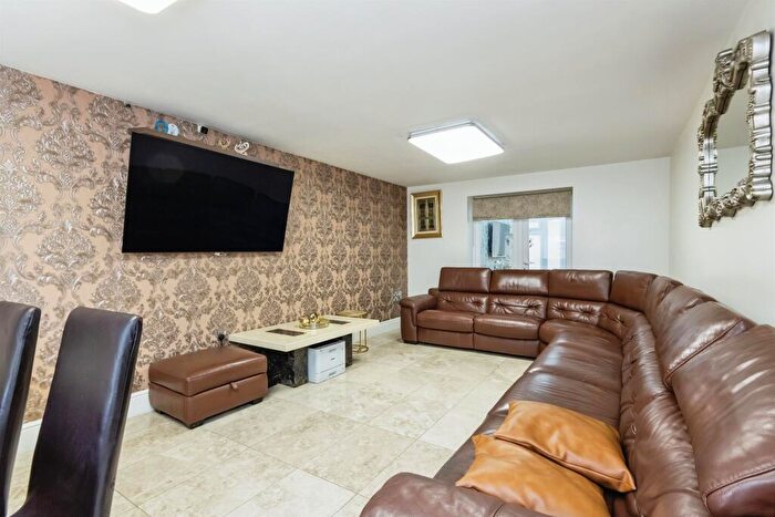 5 Bedroom Detached House For Sale In Bailey Drive, Nottingham, NG3