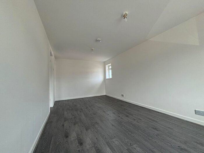 2 Bedroom Maisonette To Rent In Old Park Road, Dudley, DY1