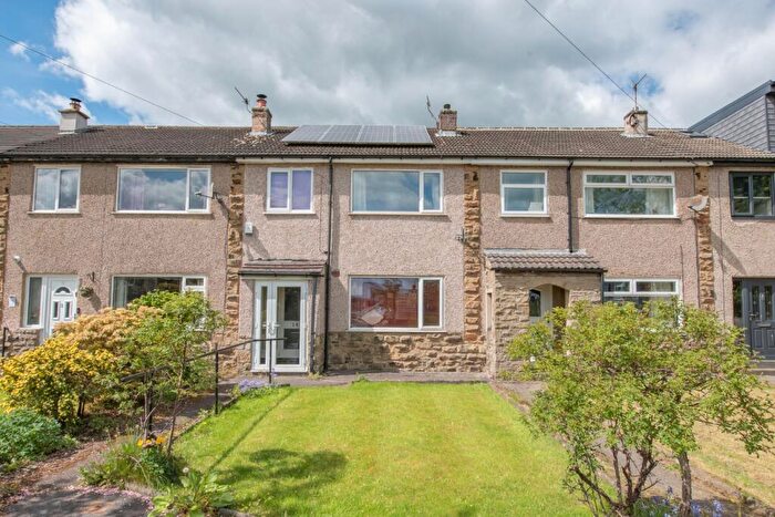 3 Bedroom Town House For Sale In Green Close, Eastburn, BD20
