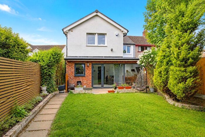 4 Bedroom Semi-Detached House For Sale In Southwood Road, Dunstable, Bedfordshire, LU5