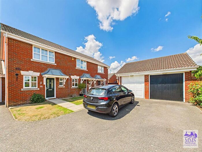 2 Bedroom End Of Terrace House For Sale In Cagney Close, Wainscott, ME3