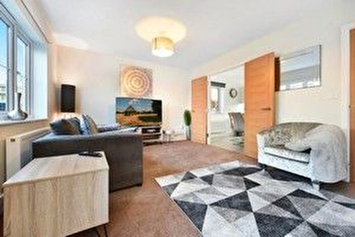 4 Bedroom Detached House To Rent In Holywell Way, Staines, TW19