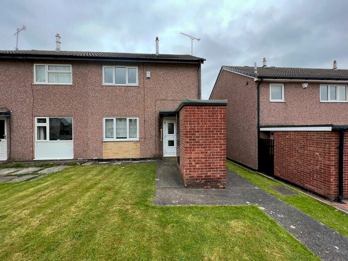 2 Bedroom Semi-Detached House To Rent In Farm Close, Chesterfield, Derbyshire, S40