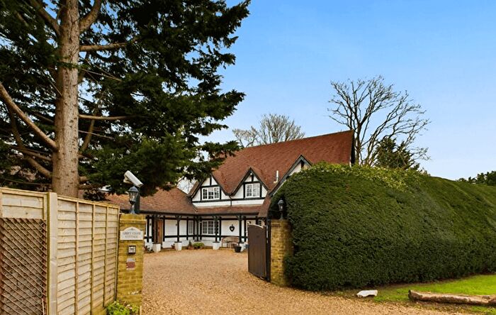 4 Bedroom Detached House For Sale In Bridge Road, Chertsey, KT16