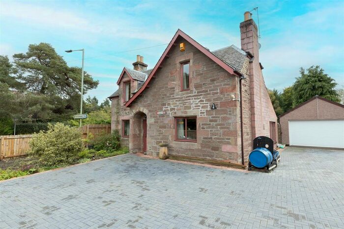 4 Bedroom Property For Sale In Golf Course Road, Blairgowrie, PH10
