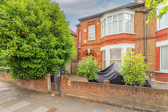 2 Bedroom Flat For Sale In Stanmore Road, London, N15