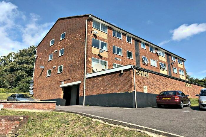 2 Bedroom Flat To Rent In Windsor Drive, High Wycombe HP13