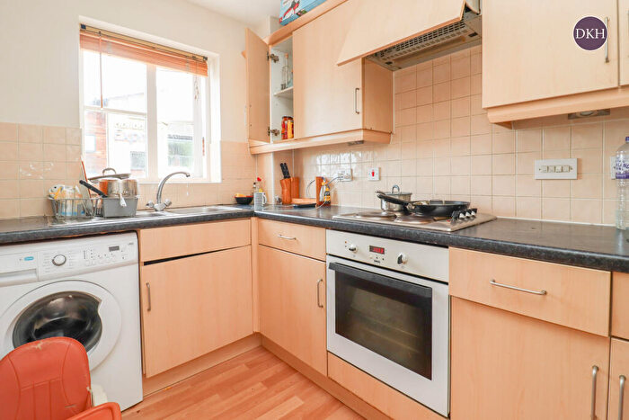 2 Bedroom Apartment To Rent In London Road, Apsley, HP3