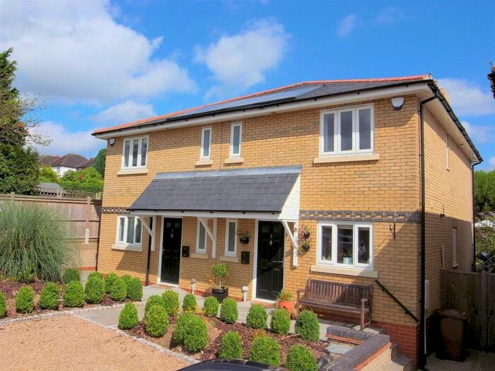 3 Bedroom Semi-Detached House To Rent In Kings Yard, Guildford, GU2