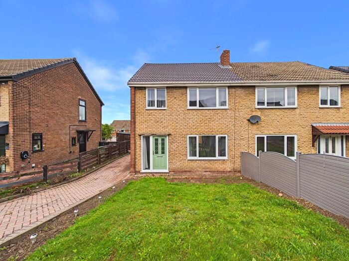 3 Bedroom Semi-Detached House For Sale In Fieldhead Close, Pontefract, WF8