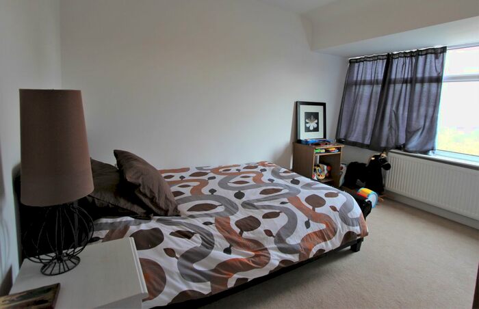 4 Bedroom Semi-Detached House To Rent In Taunton Avenue, Hounslow, TW3