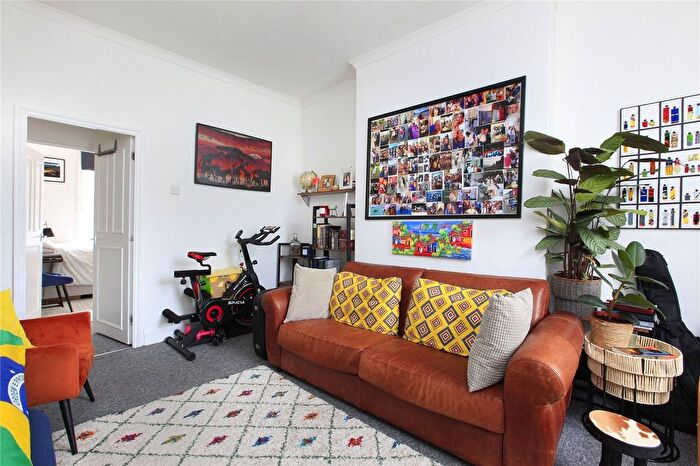 2 Bedroom Flat To Rent In Battersea High Street, Battersea Park, SW11