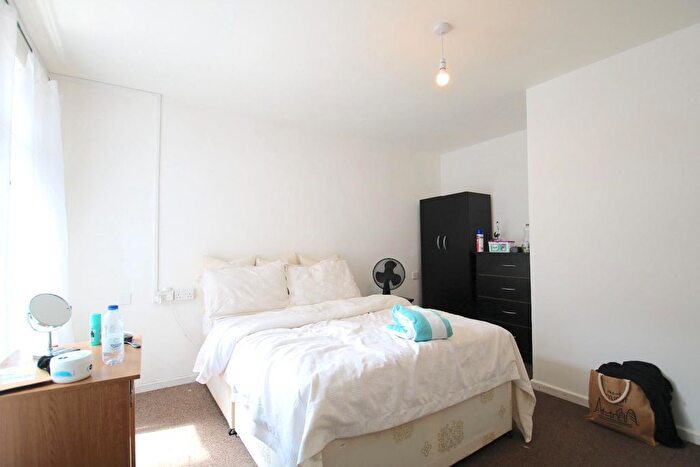2 Bedroom Property To Rent In Headlam Street, London, E1