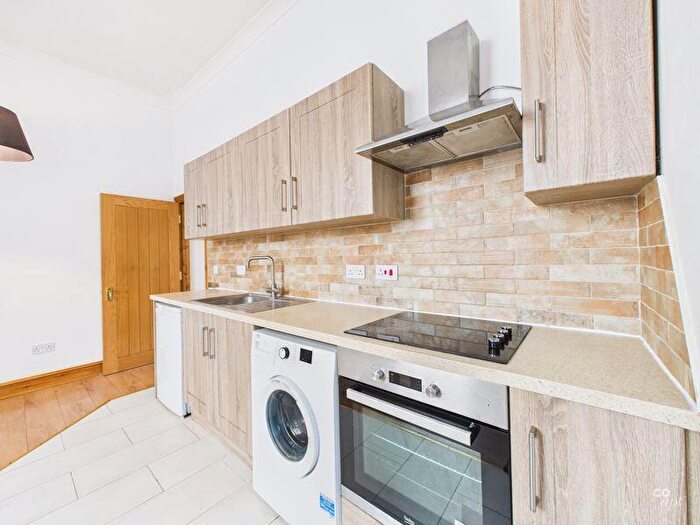 3 Bedroom Flat To Rent In Wellington Road, Brighton, BN2