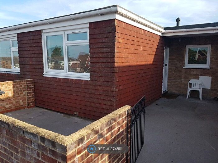 2 Bedroom Flat To Rent In Istead Rise, Istead Rise, DA13