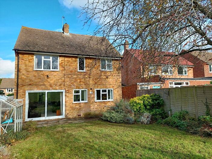 3 Bedroom Detached House For Sale In Strathcona Avenue, Little Bookham, Surrey, KT23