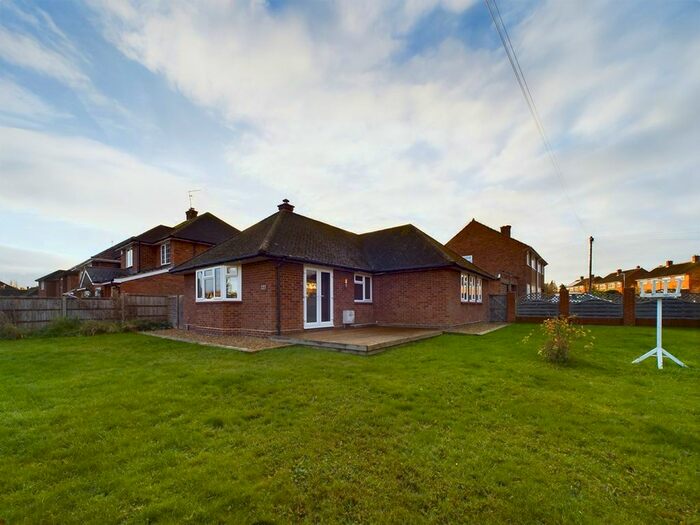 3 Bedroom Bungalow To Rent In Bedford Road, Hitchin, SG5