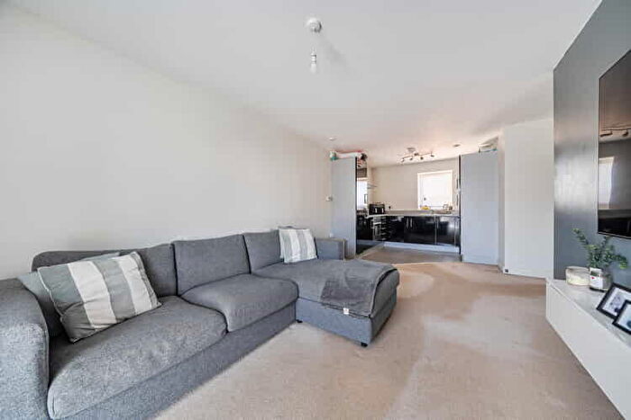 1 Bedroom Flat For Sale In High Street, Northampton, Northamptonshire, NN5