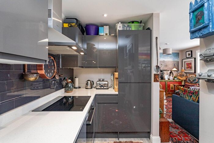 1 Bedroom Flat For Sale In Chalkpit Lane, Dorking, RH4