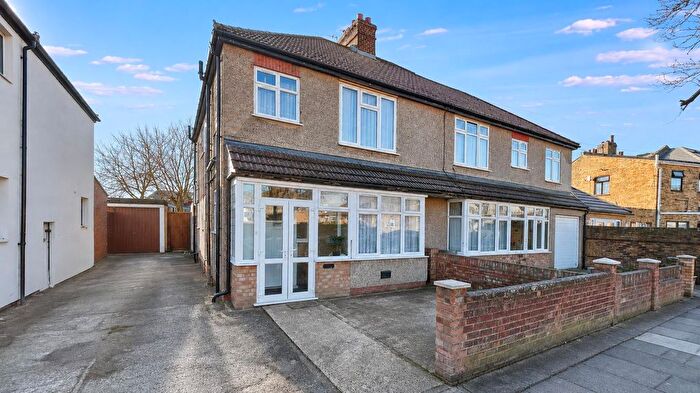 3 Bedroom Semi Detached House For Sale In Heathdale Avenue, Hounslow, TW4