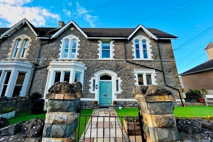 3 Bedroom Flat To Rent In Hallam Road, Clevedon, BS21
