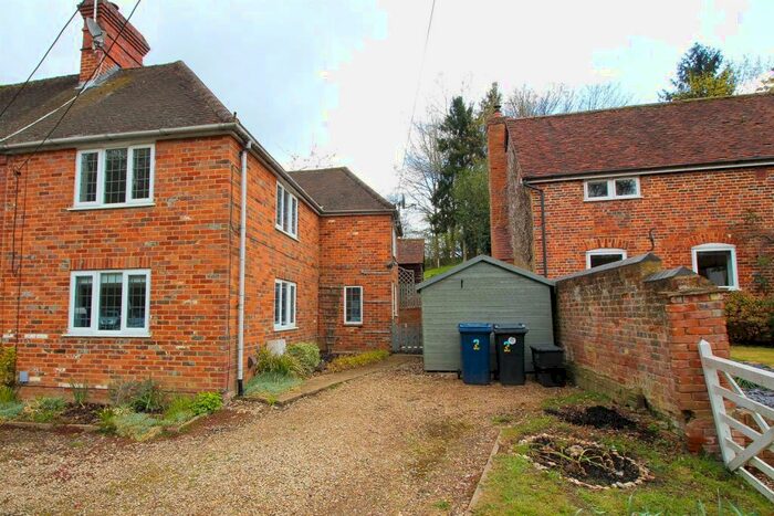 2 Bedroom Cottage To Rent In Pennhouse Farm Cottage, HP10