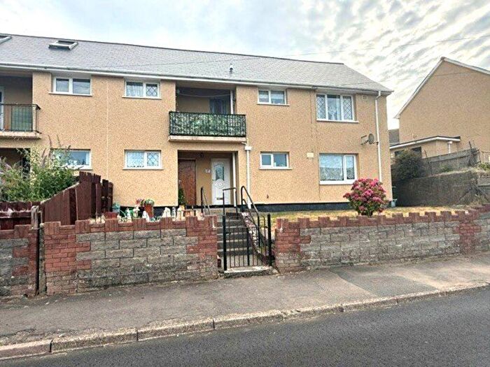 3 Bedroom Flat To Rent In Lloyd Avenue, Swffryd, NP11