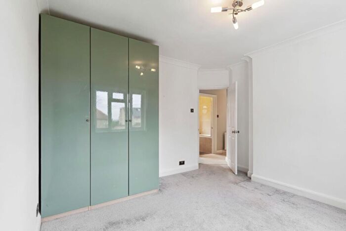 2 Bedroom Apartment To Rent In Alberta Avenue, Cheam, SM1