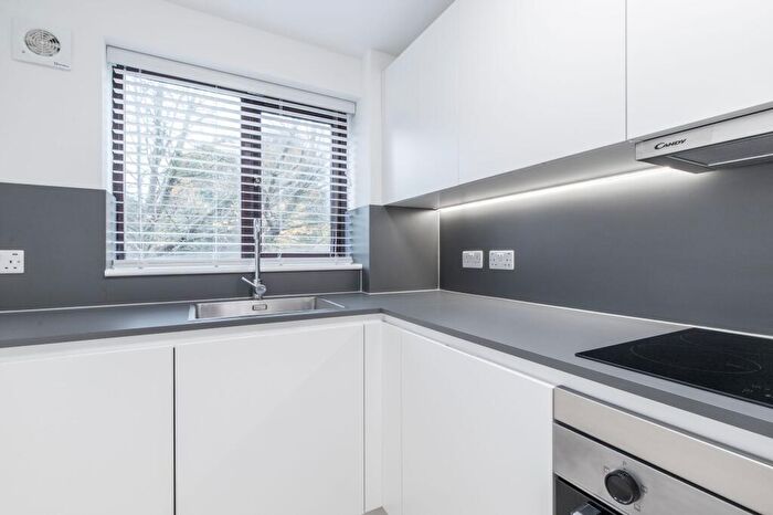 2 Bedroom Flat To Rent In Francis Court Myers Lane, Off Mercury Road, SE14