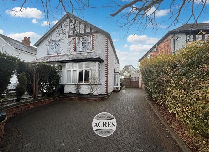 3 Bedroom Semi Detached House For Sale In Clarence Road, Four Oaks, Sutton Coldfield, B74