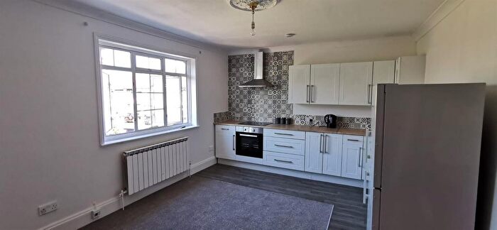 1 Bedroom Flat To Rent In Edward Avenue, Chingford, E4