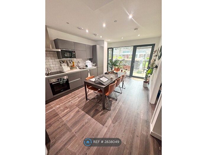 2 Bedroom Flat To Rent In Curie House, London, E9