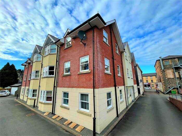 2 Bedroom Flat To Rent In Valentine Court, Llanidloes, Powys, SY18