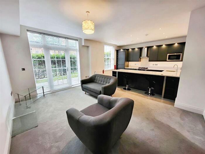 1 Bedroom Flat To Rent In Walkershall Way, Manchester, Greater Manchester, M20
