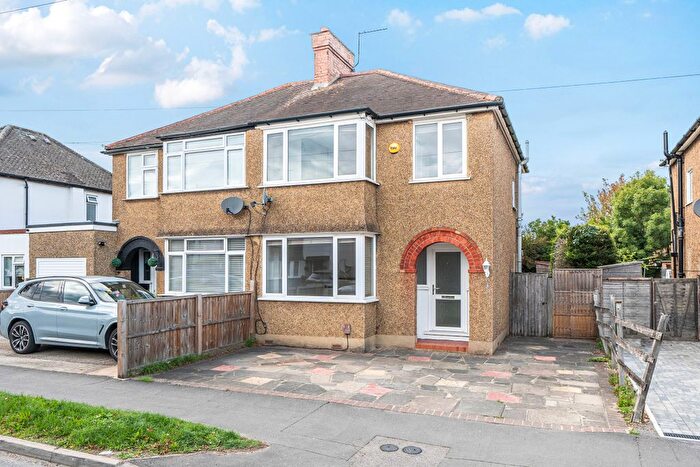 3 Bedroom Semi-Detached House For Sale In Cleeve Road, Leatherhead, KT22