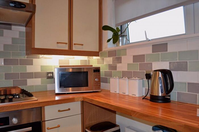 1 Bedroom Flat To Rent In Chalford S Northcroft, Wooburn Green, High Wycombe, Buckinghamshire, HP10