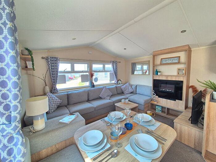 2 Bedroom Park Home For Sale In Alberta Holiday Park, Faversham Rd Whitstable, CT5