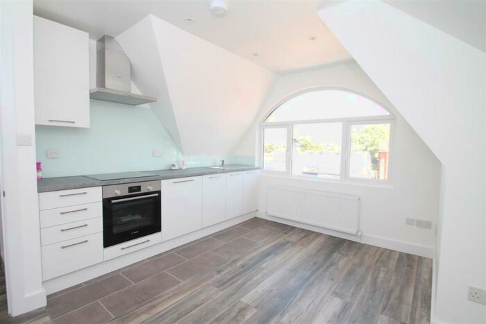 1 Bedroom Flat To Rent In Green Lanes, Palmers Green, London, N13