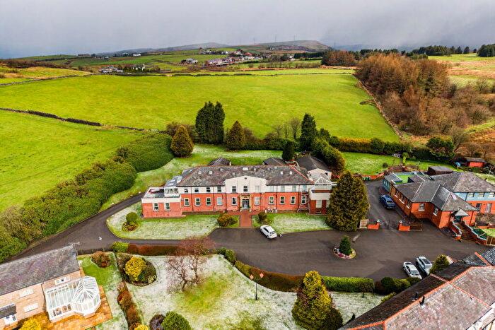 2 Bedroom Flat For Sale In The Hawthorns, Badgers Edge, Moorside, OL4