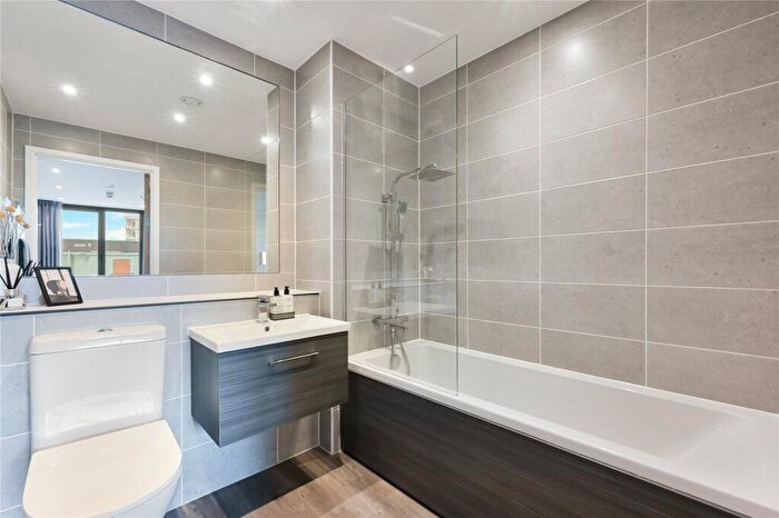 2 Bedroom Apartment To Rent In Spinners Yard, Skinner Ln, LS7