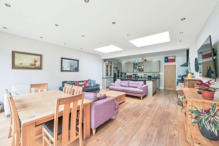 4 Bedroom Semi-Detached House For Sale In Wise Lane, Mill Hill, London, NW7