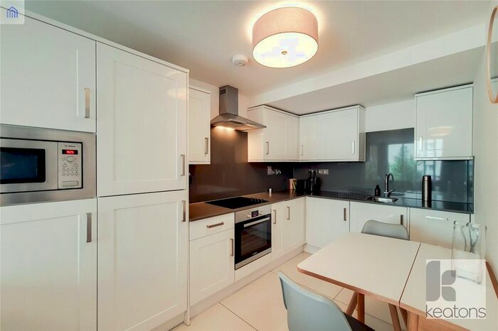 2 Bedroom Flat To Rent In Creek Road, London, SE8