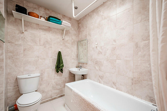 1 Bedroom Flat For Sale In Hackney Road, E2