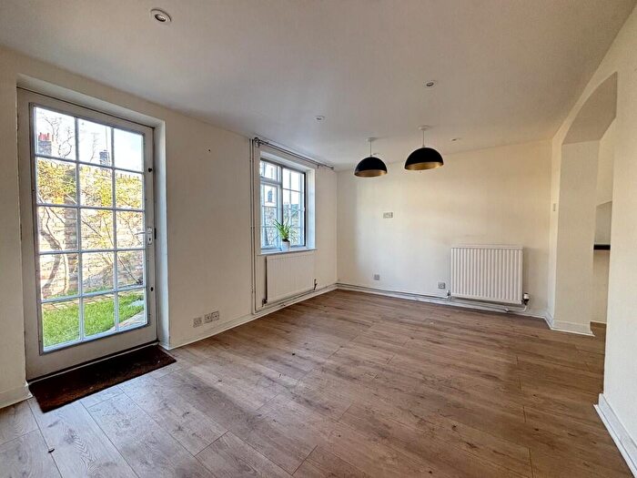 2 Bedroom Cottage To Rent In Orchard Street, Cambridge, CB1