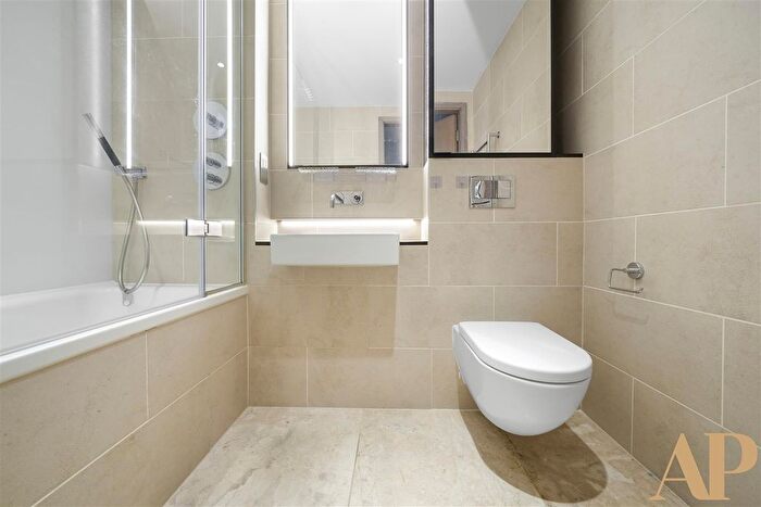 3 Bedroom Flat To Rent In Chivers Passage, London, SW18