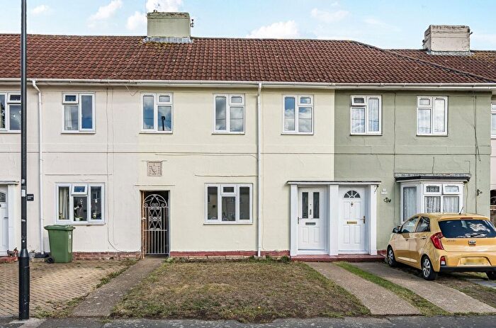 3 Bedroom Terraced House For Sale In Monks Way, Mansbridge, Southampton, SO18