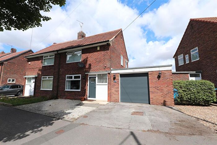 2 Bedroom Semi-Detached House For Sale In Wivern Road, Hull, HU9